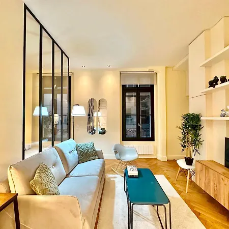 Apartment Eiffel Tower Champs De Mars